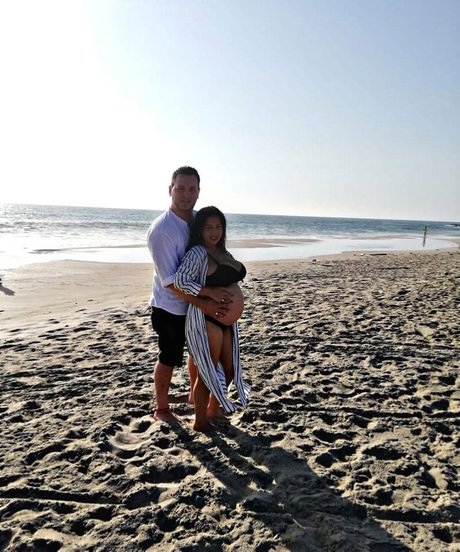 Karen Pinargote Torres art model gallery