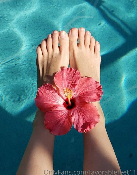 favorablefeet11 model pretty photo