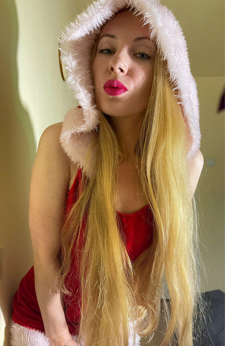 tati model pornstar nude photo