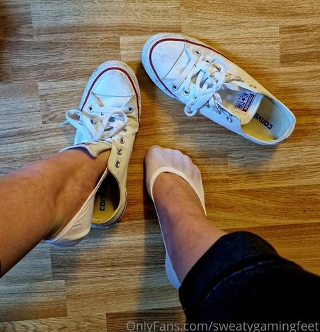 sweatygamingfeet nude star pic