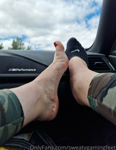 sweatygamingfeet pornographic model image