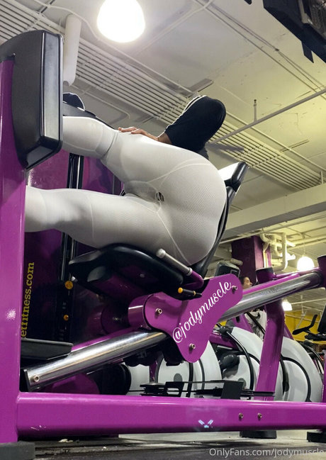 jodymuscle free model pics