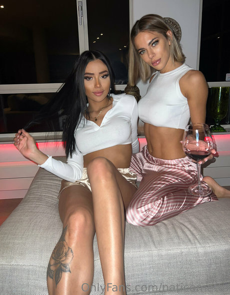 naticometto naked model image