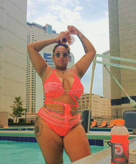 TheeChinaWhite star hot pics