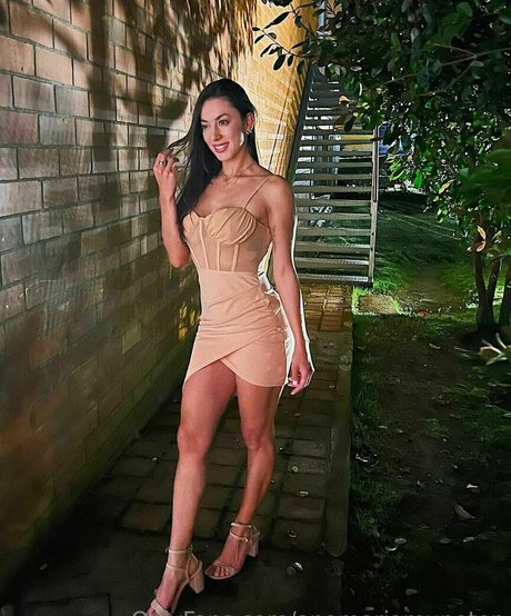 anamariamuneton model high quality img