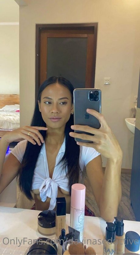 davinaseductive pornstar nudes photos