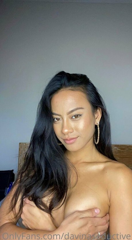 davinaseductive model naked pic