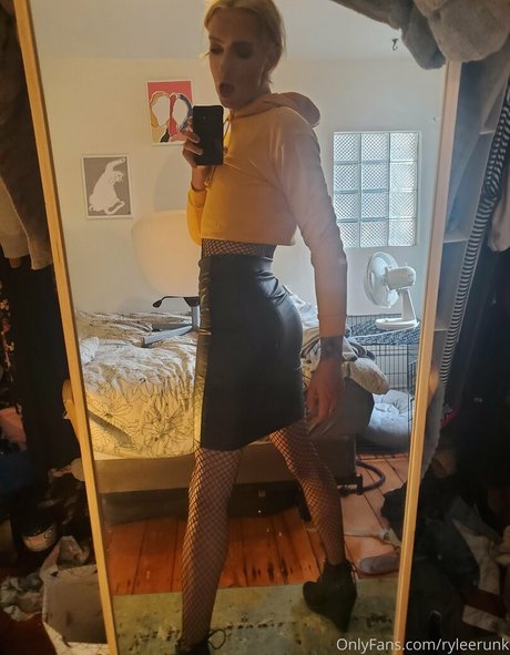 ryleerunk star nude img