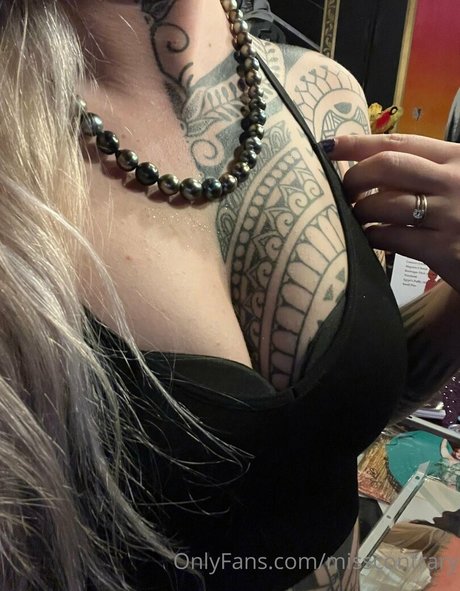 misscontrary sexy actress photos