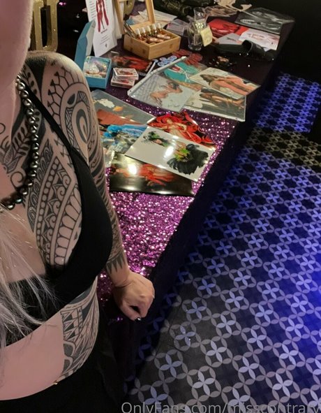 misscontrary sexy actress pictures