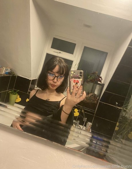 sweet little hunni naked model galleries