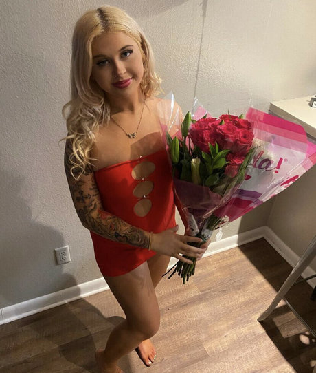 Kuttemreece pornstar sexy images