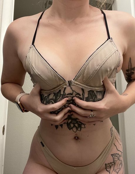 brunette wife onlyfans pretty pictures