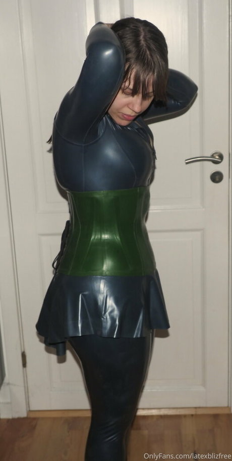 latexblizfree naked model pics