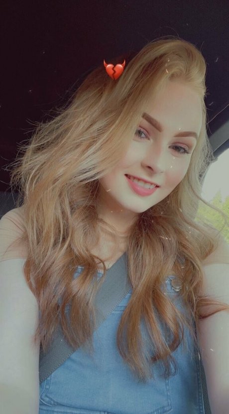 shy trans free porn star img