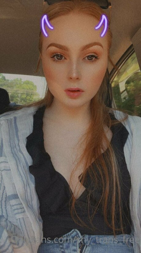 shy trans free beautiful model picture