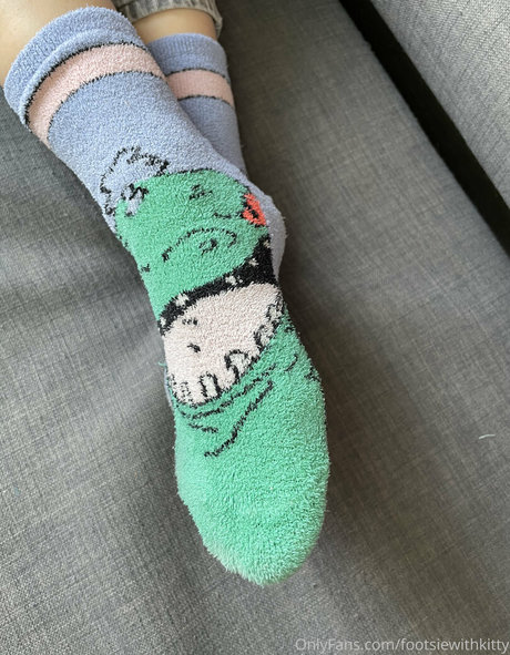 footsiewithkitty model img
