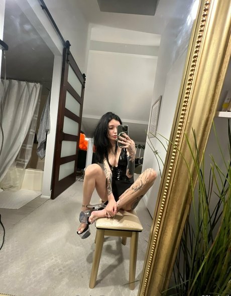 stormyofficial beautiful model image