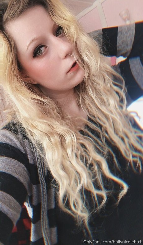 hollynicolebtch star nudes picture