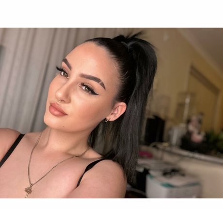 elouisemayy pornstar nude pic