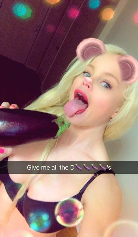 nikkidelano star naked photos