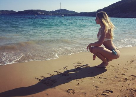 Christina Lionscat pornstar beautiful img