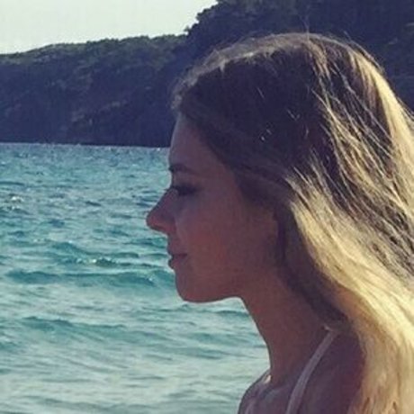 Christina Lionscat model top picture