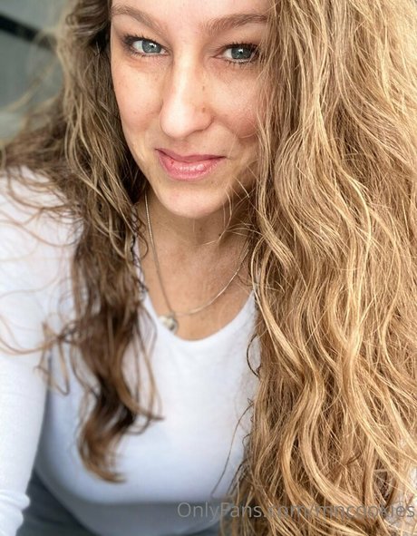 mncookies free actress photos