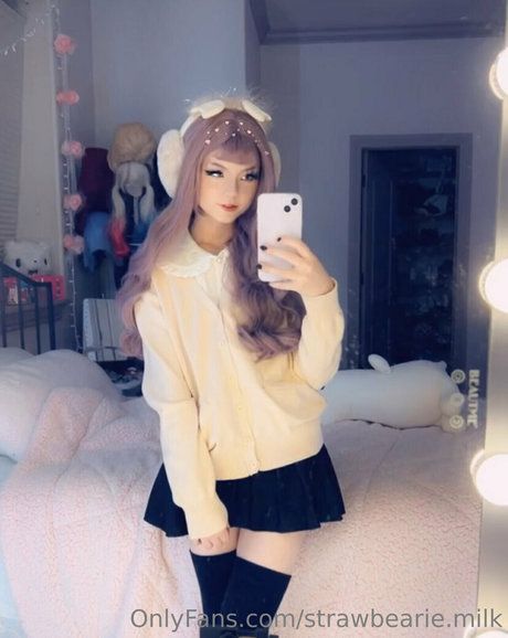 strawbearie milk model exclusive photos