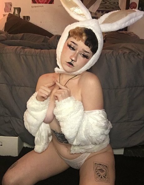 veeginas porn model img