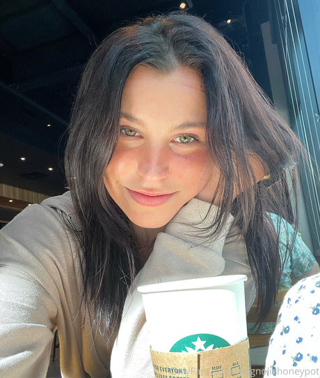 18 year old onlyfans adult photos