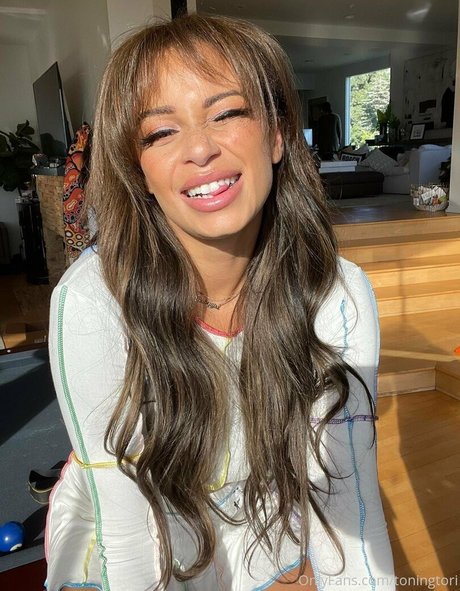 toningtori beautiful model image