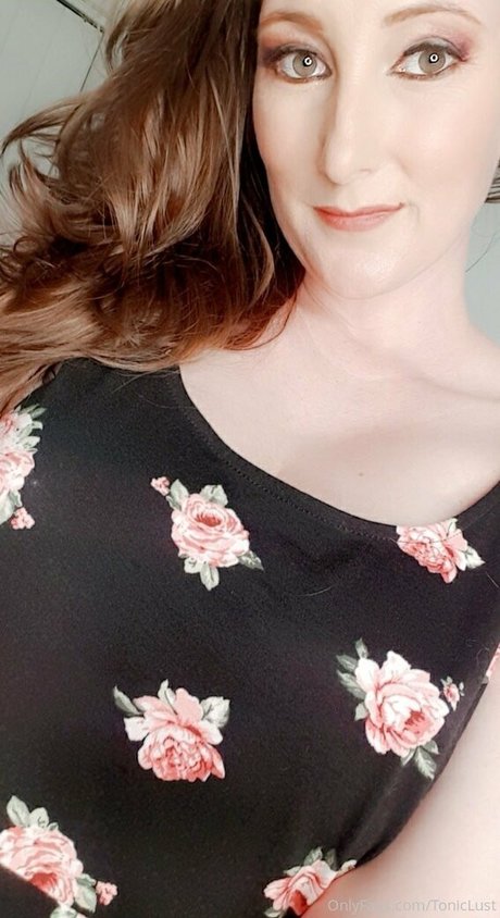 toniclust star nudes photos