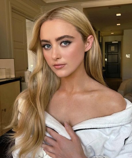 Kathryn Newton model perfect pictures