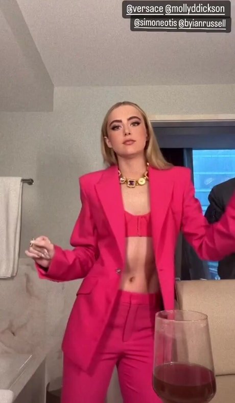 Kathryn Newton hd actress photo