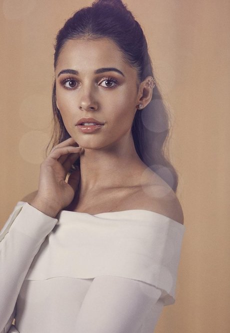Naomi Scott top model photos