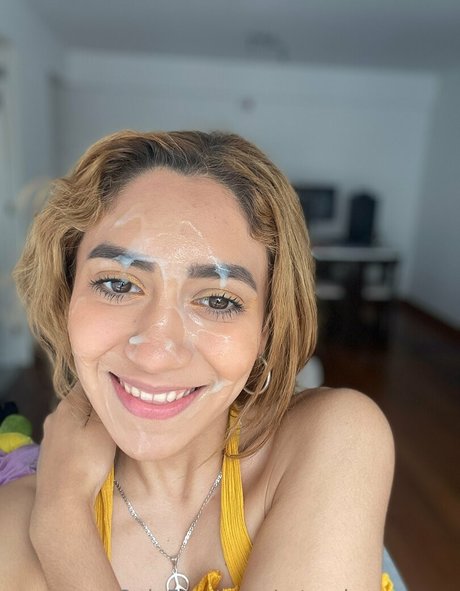 artemiscarmona model free picture