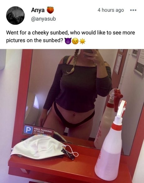 piperandbearded pretty model photo