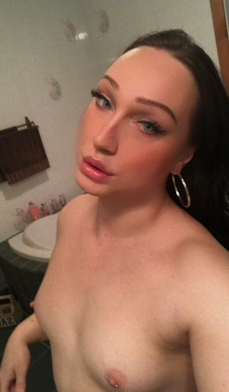 misstinyangel model sexy photo