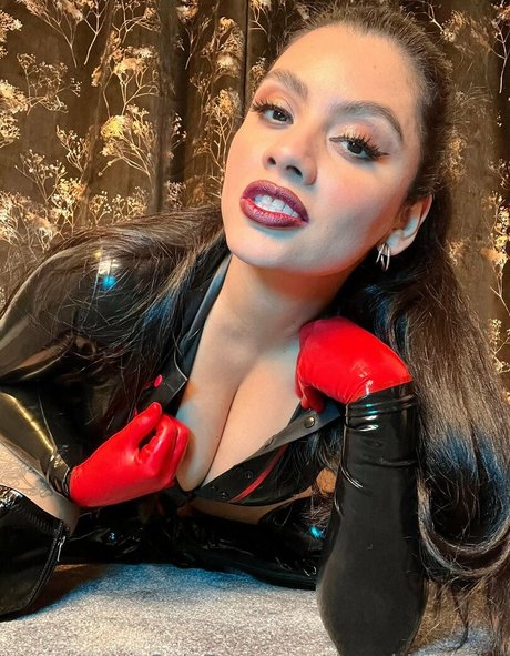 therubberbabe nice model pics