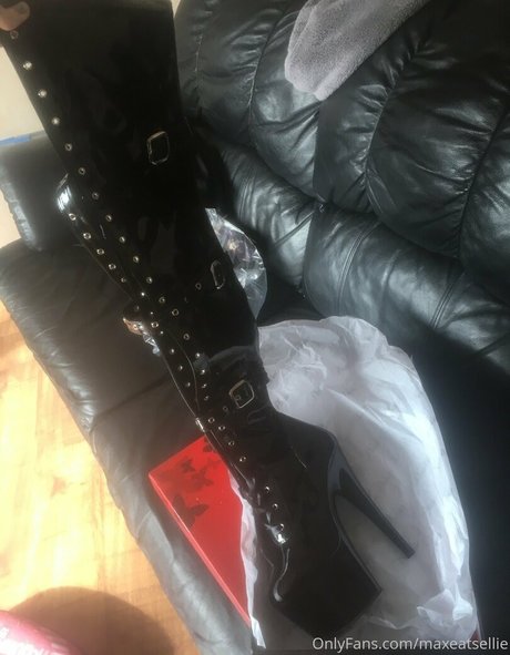 maxeatsellie nude pornstar pics
