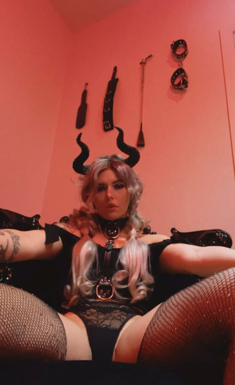 skinny babe onlyfans art nude img