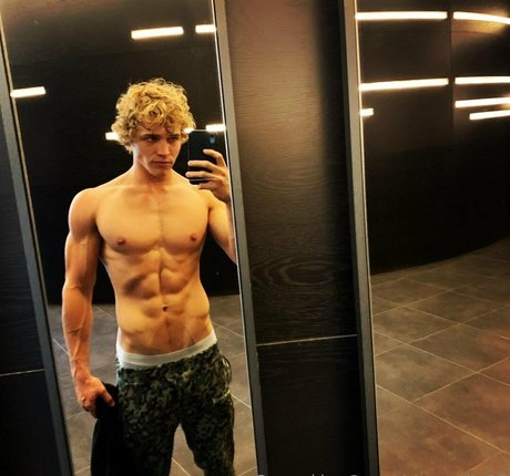 sunshynefree erotic model picture