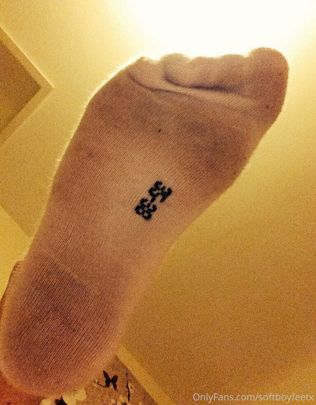 softboyfeetx art model picture