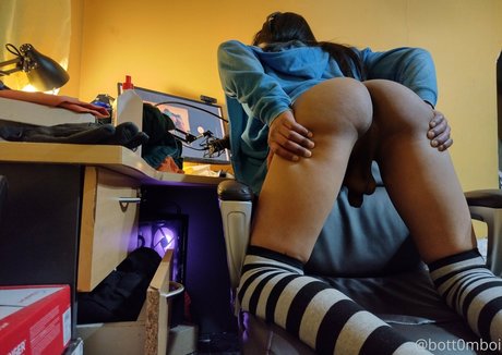 bott0mboi hot model pictures