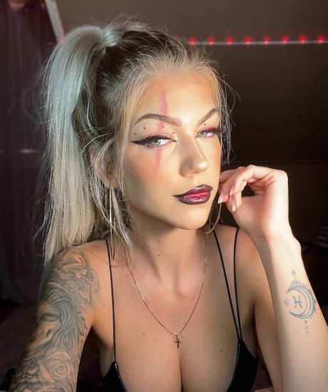 Sydney Angel adult model img