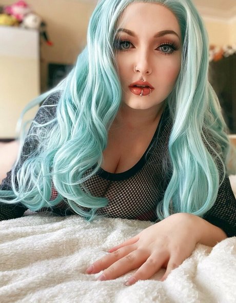 nayrusuicide art model picture