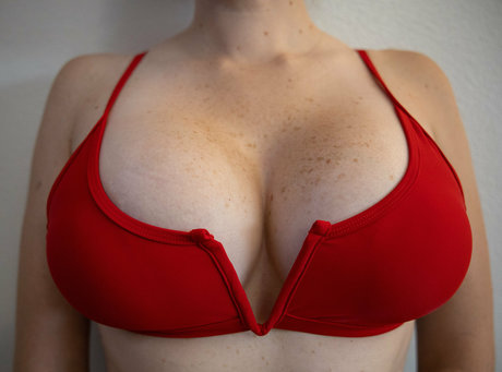 danidoreen model naked image