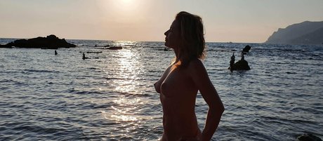 carinamoreschi hot model gallery