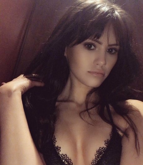 britishamianna pornographic model pics